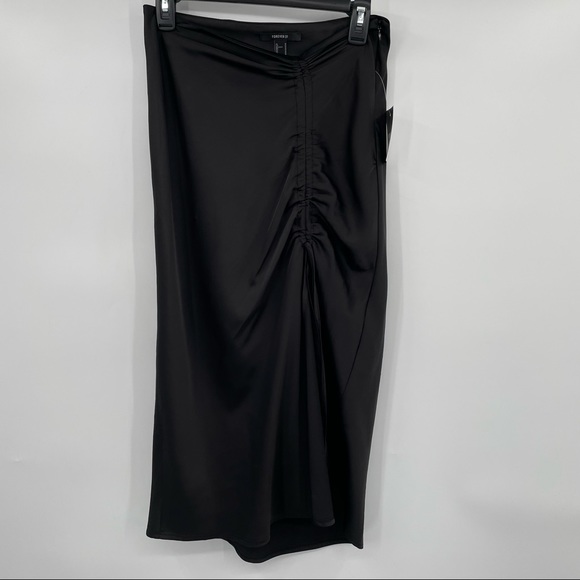 Forever 21 Dresses & Skirts - Flawed* Forever 21 Black Midi Skirt